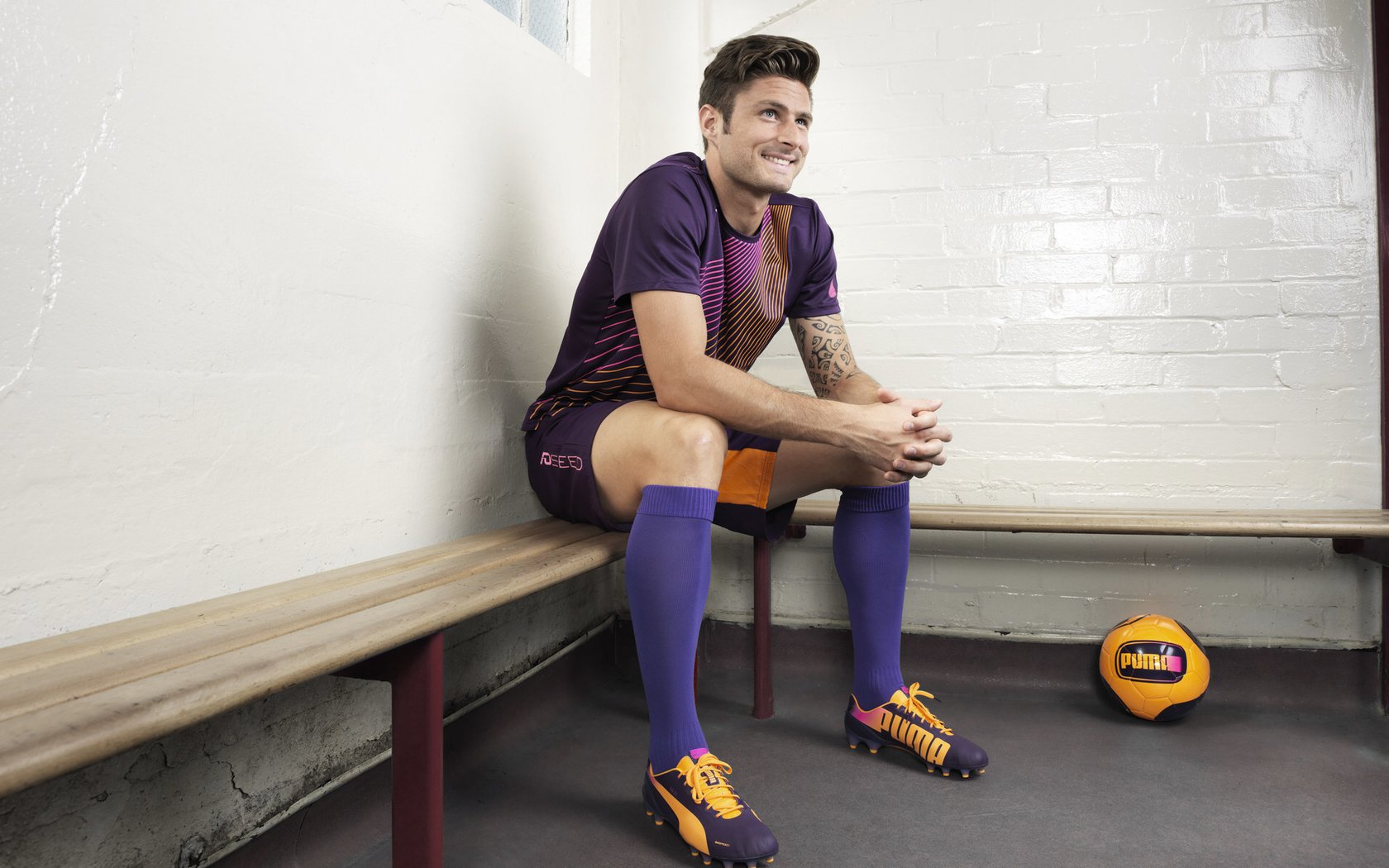 中场衔接是否决定整场进攻起势效率，中场和终场